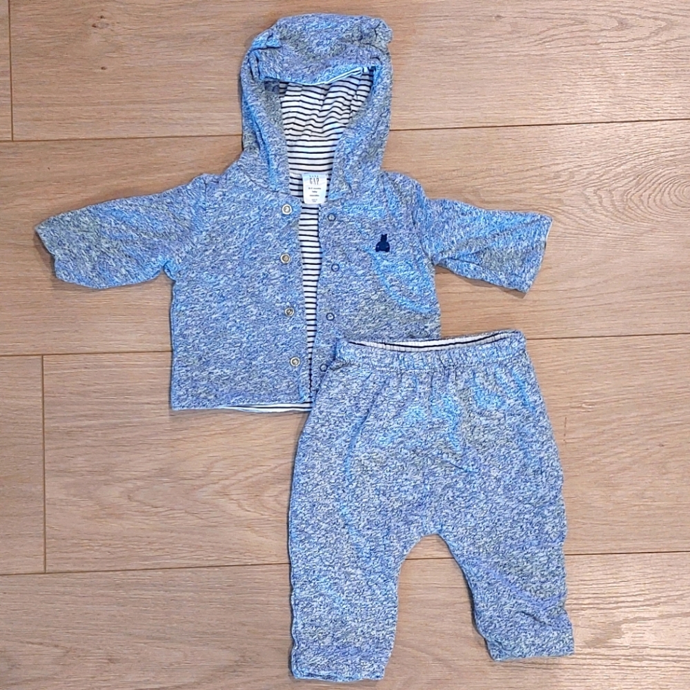 3/$30 BabyGAP Reversible Cozy Set 0-3 months